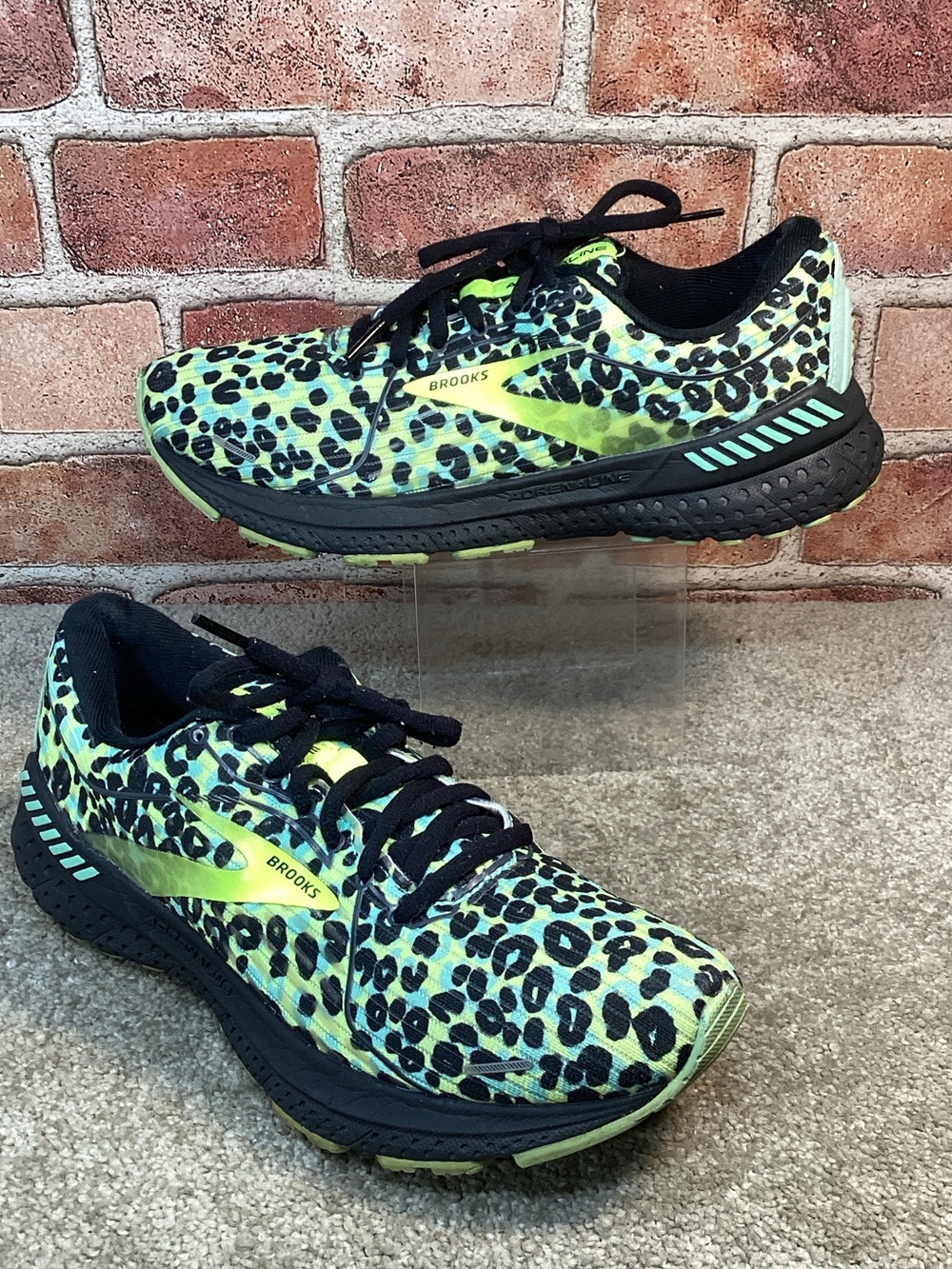 Brooks Adrenaline GTS 21 Run Wild women’s running shoes sneakers size 8